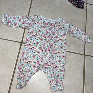 1295. Little Wonders Size 6-9 Months